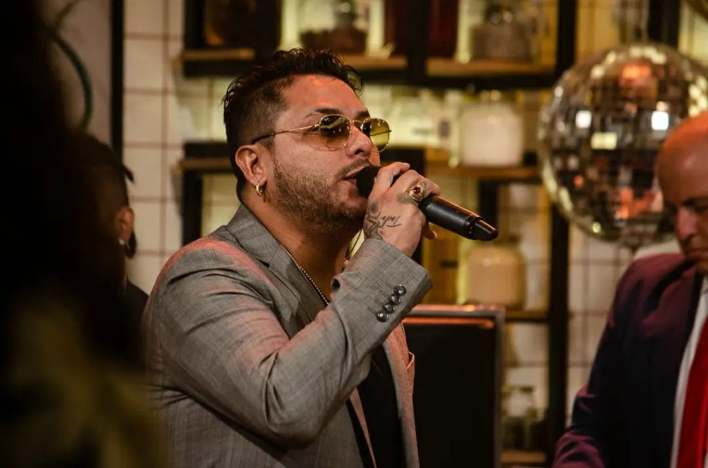 Llega a Santiago del Estero, Uriel Lozano que promete un show a pura cumbia romántica