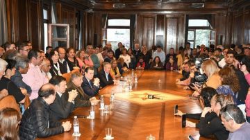 El gobernador Zamora anunció un bono de fin de año de $1.300.000