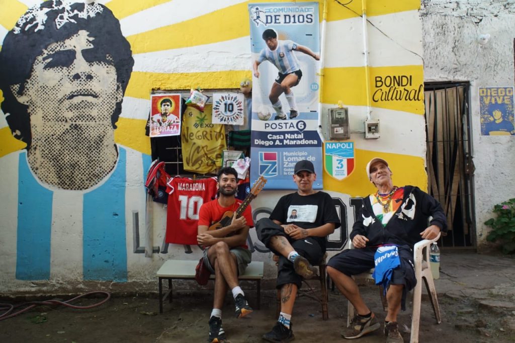 Manu Chao en la casa de la infancia de Diego Maradona emocionó a todos