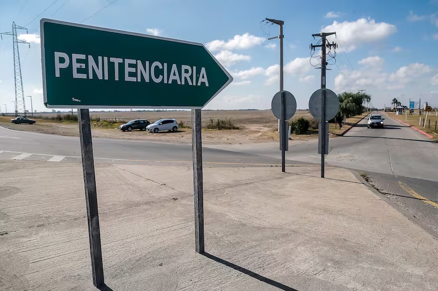 Cambió de género, la trasladaron a un pabellón femenino donde violó y embarazó a otra presa