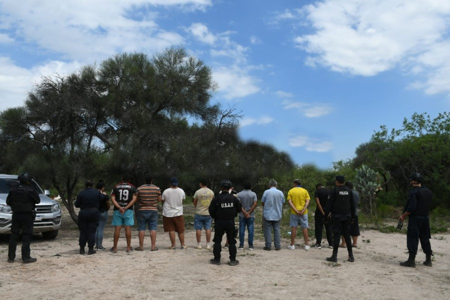 Operativo policial incauta hojas de coca y vehículos robados en Lugones