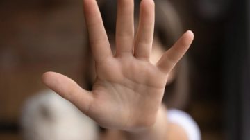 Conmoción en el hospital zonal de Fernández: descubren que una niña de 7 años era abusada por su padrastro