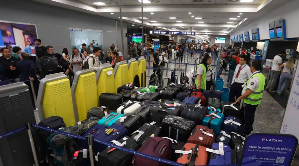 Los gremios aeronáuticos y el Gobierno se encaminan a un acuerdo para destrabar el conflicto por Aerolíneas