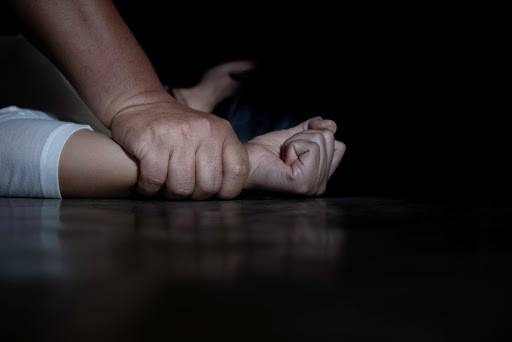 Grave: intentó abusar de su expareja en una casa abandonada