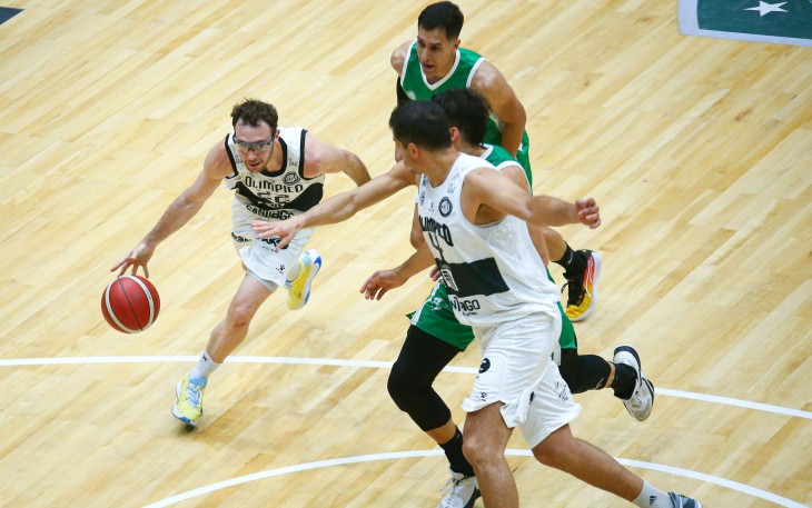 Olímpico cayó ante Atenas que ganó por primera vez en la Liga