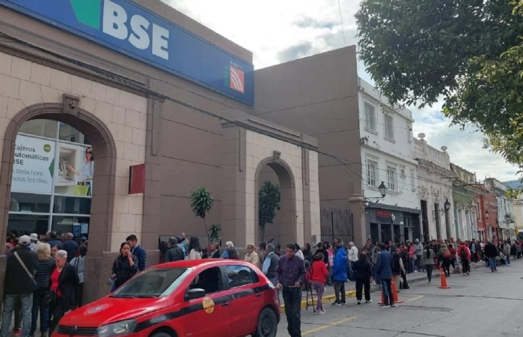 Anuncian cronograma de pago de sueldos y la segunda cuota del bono de $1.300.000