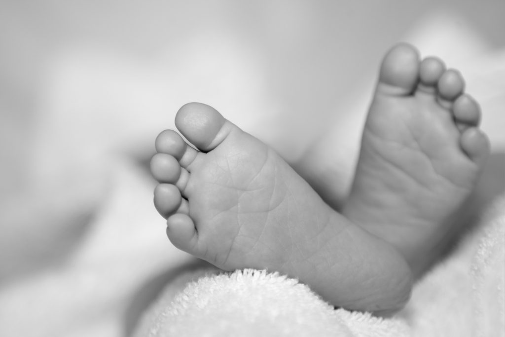 Investigan la muerte de un bebé de un año que ingresó al hospital con signos de ahorcamiento