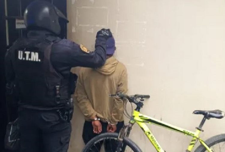 Robó una bici en la Unse y se escondió en el Ministerio de Salud, pero igual fue capturado