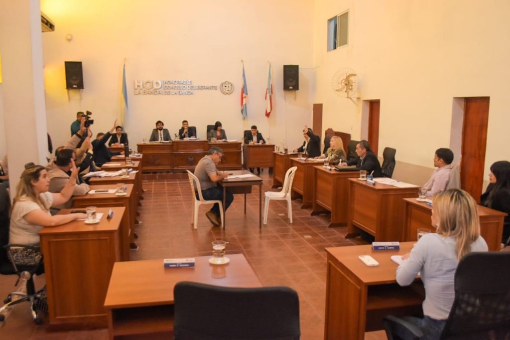 El Deliberante bandeño le mandó un mensaje a Roger Nediani