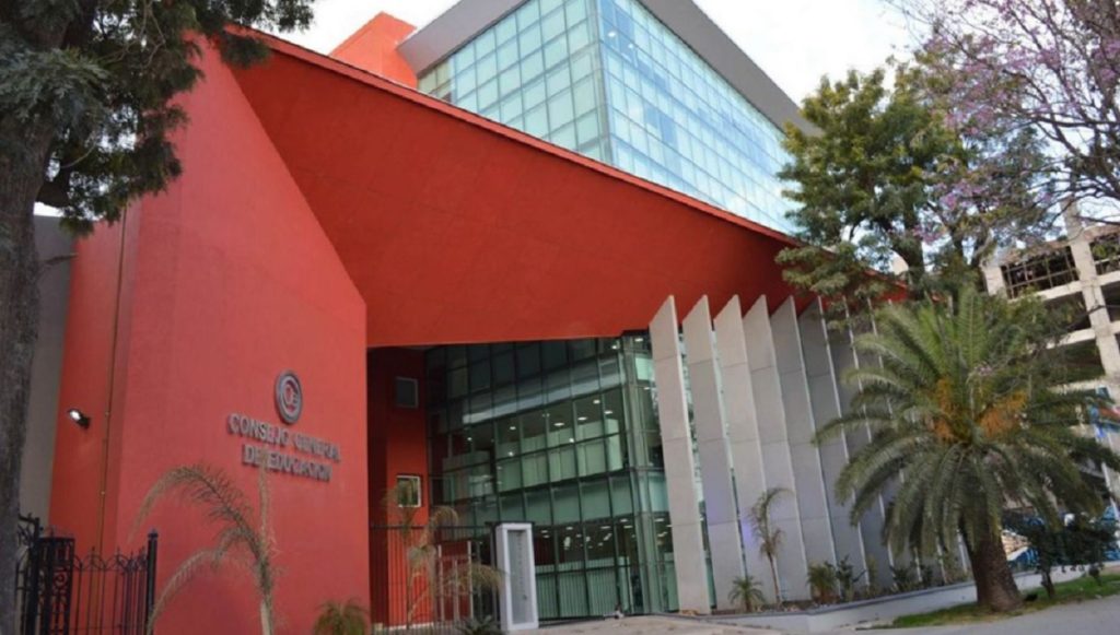 Atención docentes: anunciaron el ofrecimiento de cargos y horas cátedra para todos los niveles
