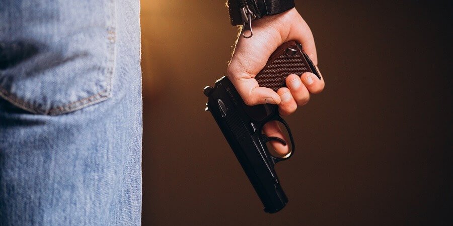 Armado hasta los dientes: demoran a un sujeto con un revólver, un cuchillo, dos celulares y 74 mil pesos