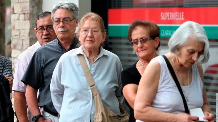 Anunciaron un aumento para jubilados en diciembre: de cuánto será y a quién le corresponde