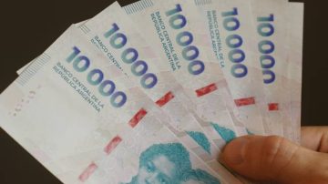 Según el INDEC, los salarios quedaron por encima de la inflación en octubre