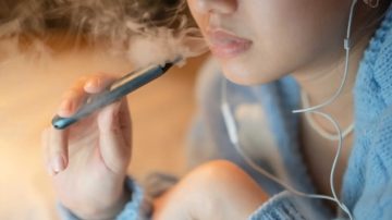 Alerta por el aumento del consumo de vapeadores y energizantes en adolescentes santiagueños