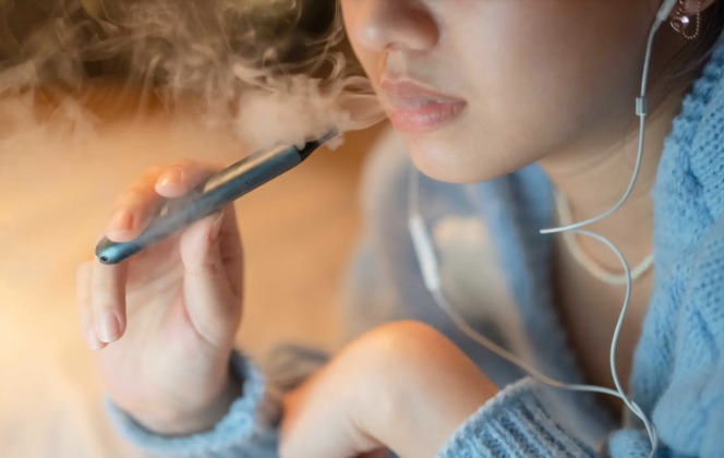 Alerta por el aumento del consumo de vapeadores y energizantes en adolescentes santiagueños