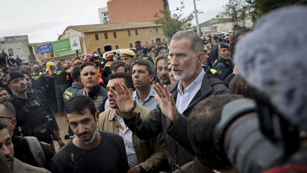 España: fuerte reclamos al rey Felipe VI de ciudadanos afectados por el temporal