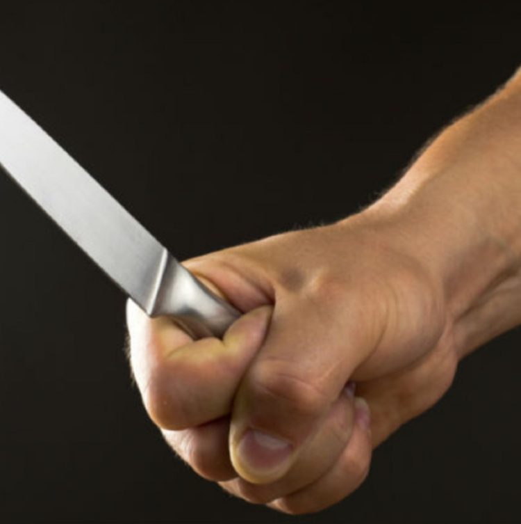 Buscan a un hombre que atacó a puntazos a una joven del barrio Juan Díaz de Solís