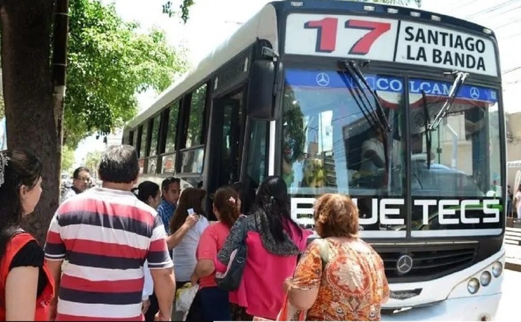 Horror en La Banda: se descompensó y murió mientras esperaba el colectivo