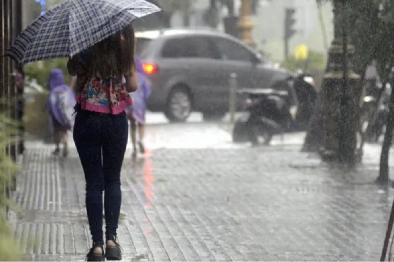 La lluvia torrencial, otra vez protagonista de la mañana en la Madre de Ciudades: cómo seguirá el tiempo