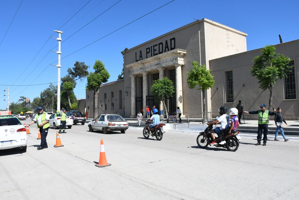 Este sábado el cementerio La Piedad estará abierto en horario corrido