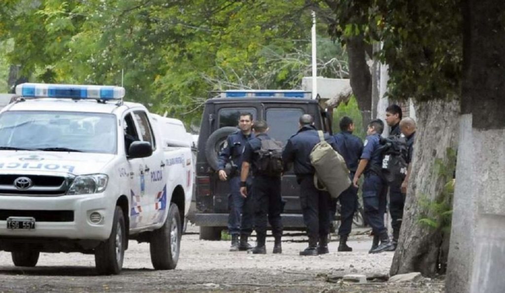 Confundió a su hermano con un “endemoniado” y lo quiso atacar con un hierro