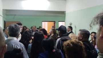 Fuerte reclamo en el Colegio Secundario Banda por el cierre de 15 cursos
