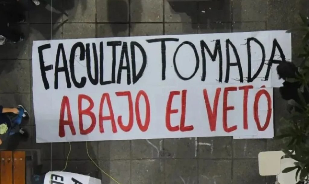 Polémica por un diputado que pide que les saquen el Pase Libre a estudiantes que participan de protestas