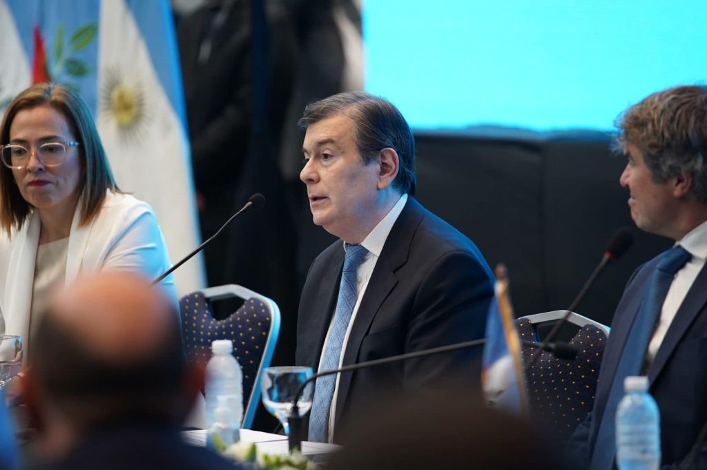 Gerardo Zamora, el gobernador con mayor crecimiento en imagen positiva según una consultora de opinión pública
