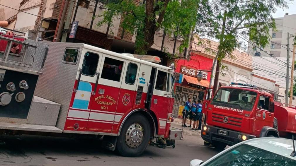 Un hombre y su hija quedaron atrapados en el ascensor del edificio donde residen