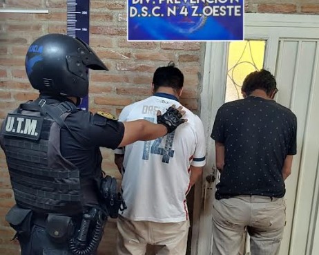 Detuvieron a dos personas vendiendo drogas en un terreno baldío