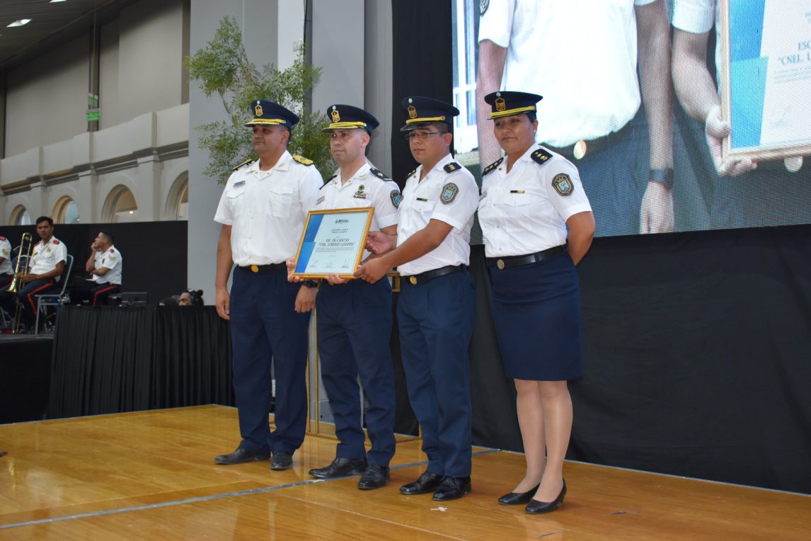 Una noche de homenaje y emociones: la Policía de Santiago del Estero reconoció a sus destacados del año
