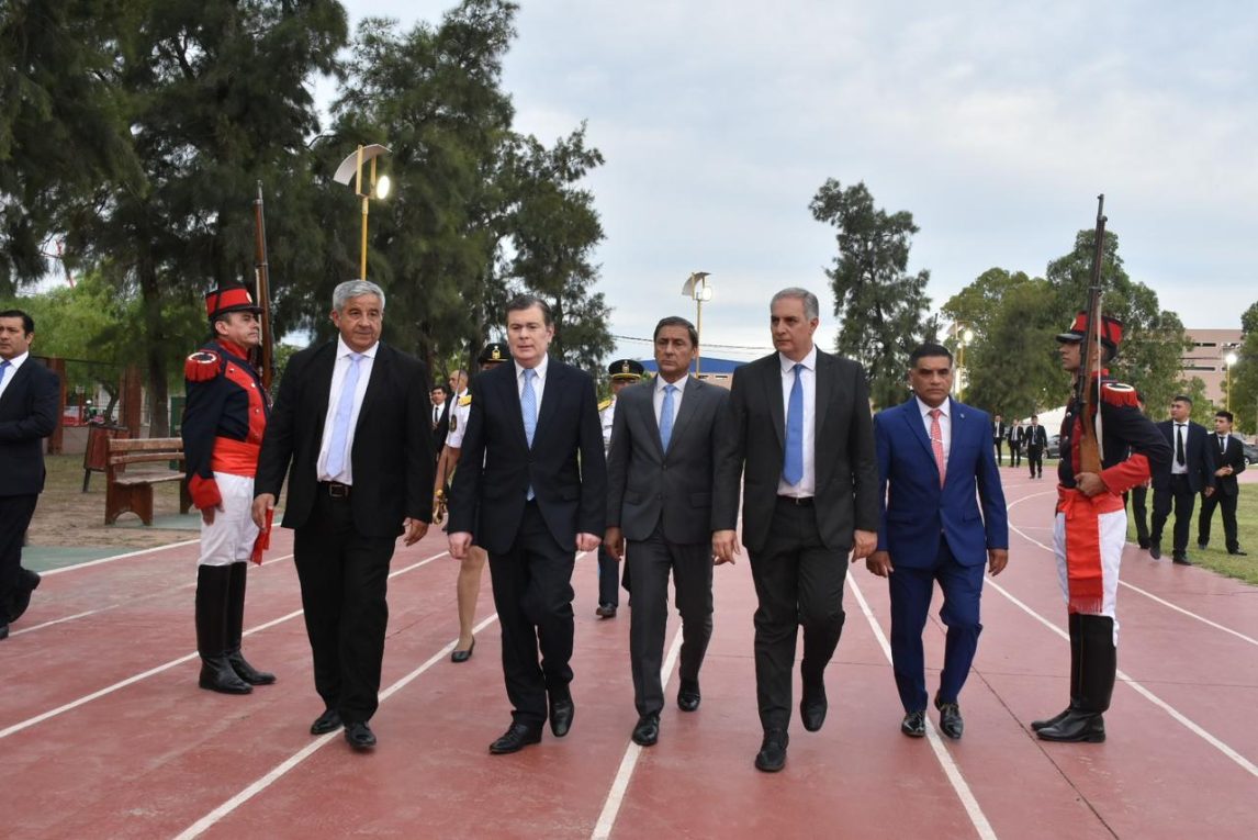 El gobernador Gerardo Zamora participó en la ceremonia de egreso de oficiales