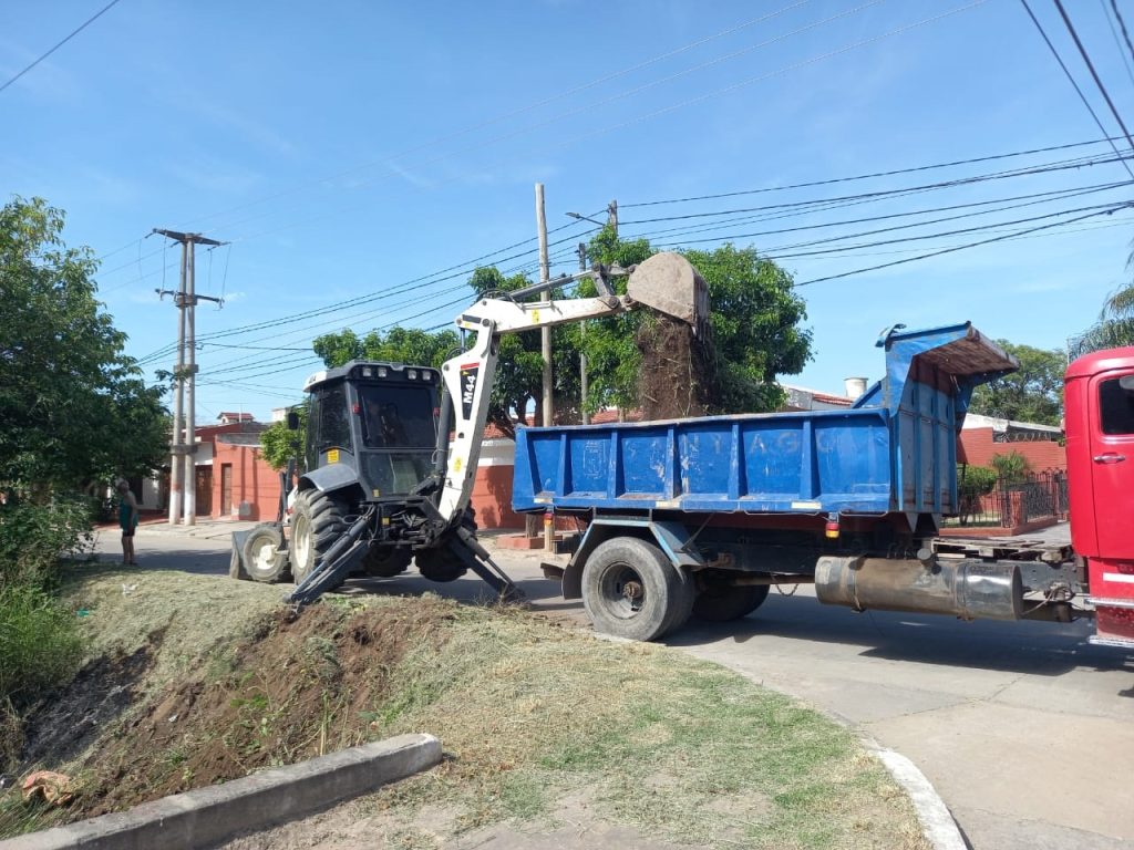 Continúa el trabajo de mantenimiento  de los desagües pluviales en la zona sur de Capital