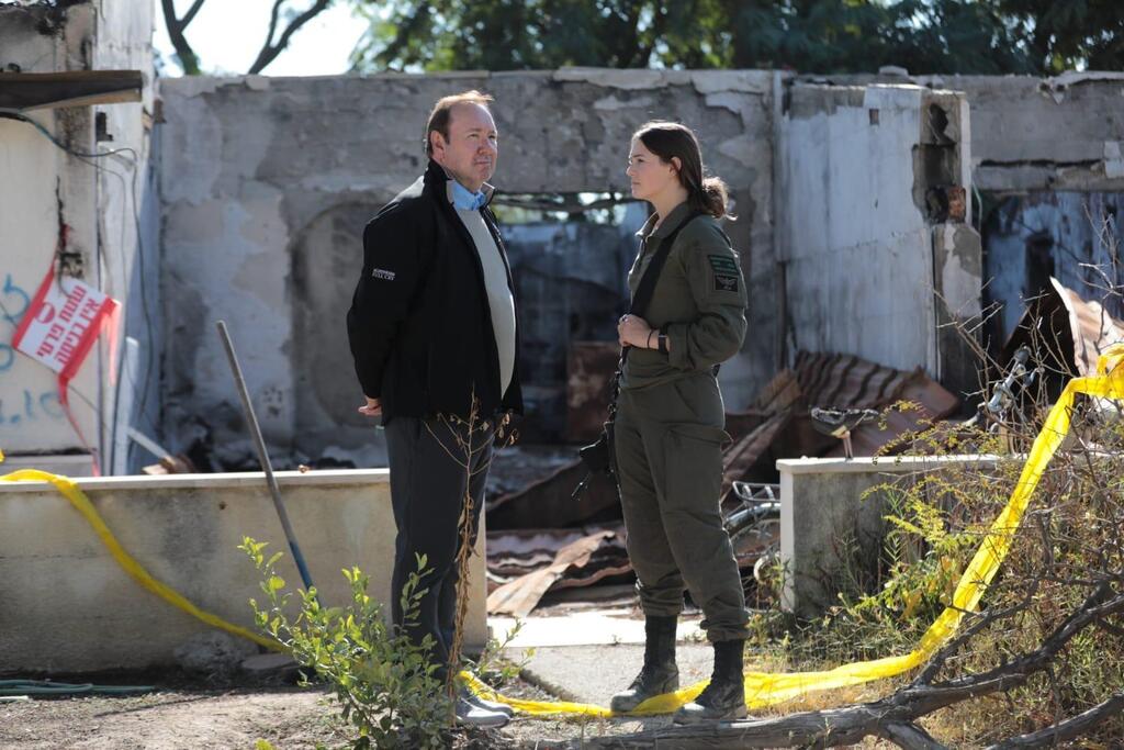 Kevin Spacey sorprende al recorrer la frontera de Gaza junto a un periodista proisraelí