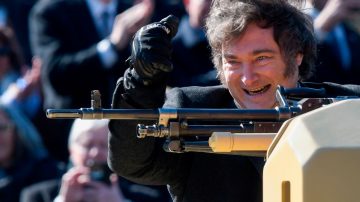 Como en el Lejano Oeste: Milei oficializó la baja en la edad mínima para ser legítimo usuario de armas