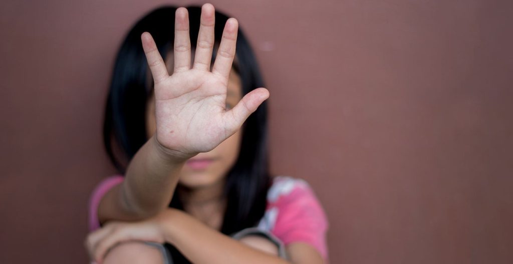 Secuestran 34 elementos claves en la causa del menor acusado de producir material pornográfico infantil