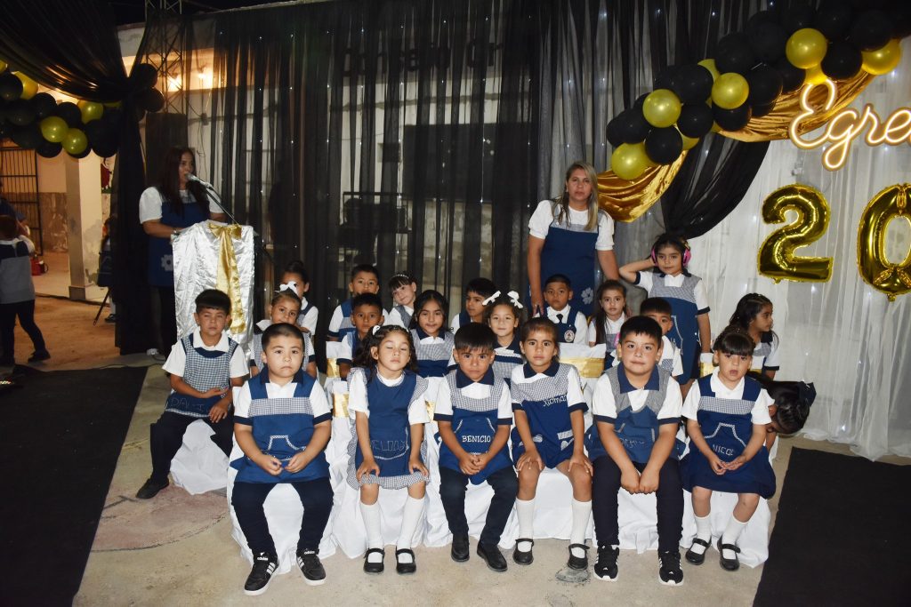 Emotivo acto de egreso del jardín “El Bosque de la Fantasía” en Colonia El Simbolar