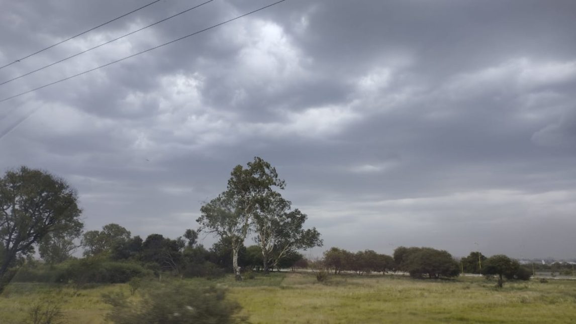Tras el insoportable calor, emiten alerta por fuertes tormentas y caída de granizo para Santiago del Estero