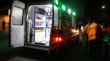 Acompañada de su novio, una joven atacó a su ex por la espalda a puñaladas