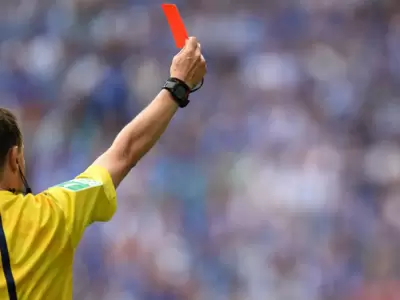 Maco: un policía jugaba al fútbol y en un entredicho recibió una trompada del árbitro