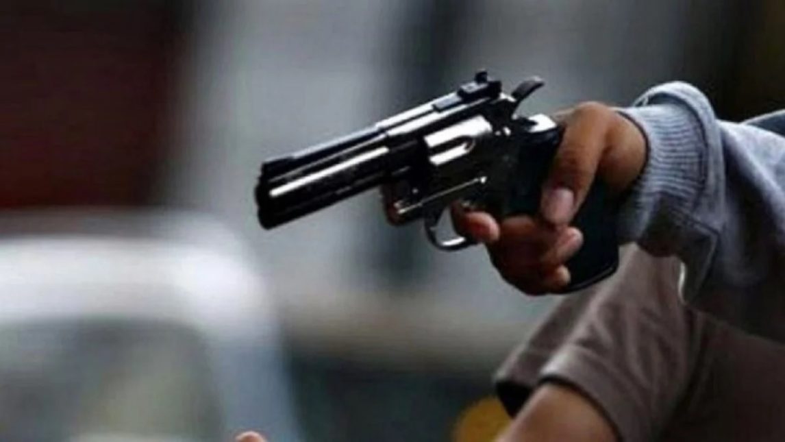 Entró a un campo, mató al casero de un disparo en la cabeza y escapó robando bienes