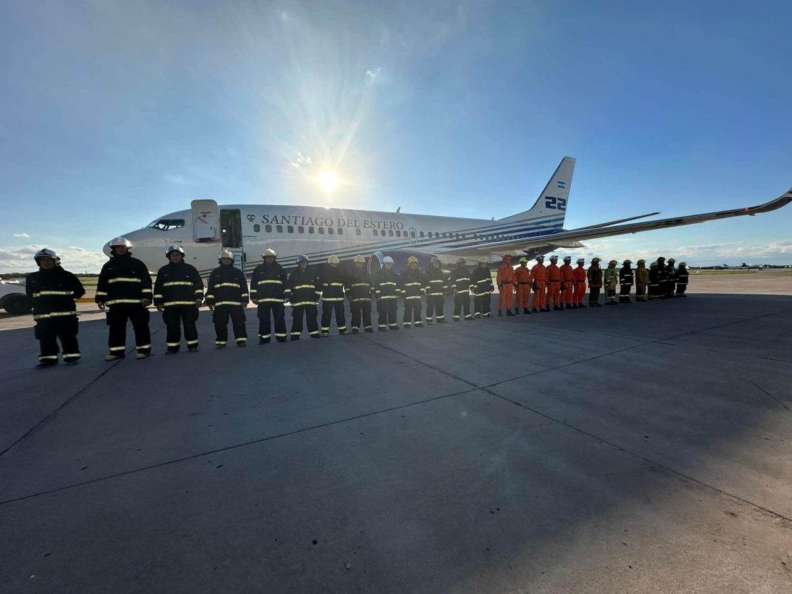 El gobernador Zamora envió los aviones hidrantes a la Patagonia para combatir incendios en el Nahuel Huapi