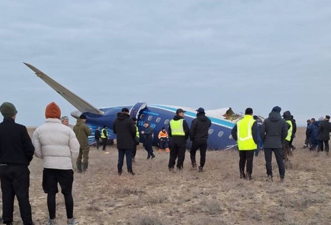 Un avión de Azerbaijan Airlines se estrelló en Kazajistán: 39 muertos y 28 sobrevivientes
