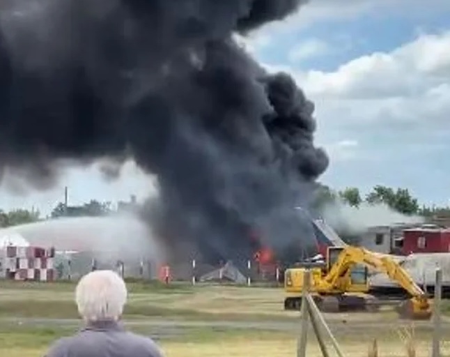 VIDEO | Así fue el momento en el que el avión despistó y se estrelló contra una casa