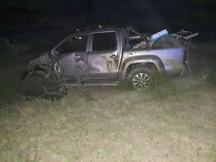 Camioneta con cinco ocupantes, uno de ellos un niño, volcó por esquivar un animal