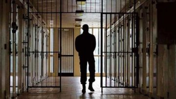 Un preso fue salvado por otros internos cuando atentó contra su vida en la celda