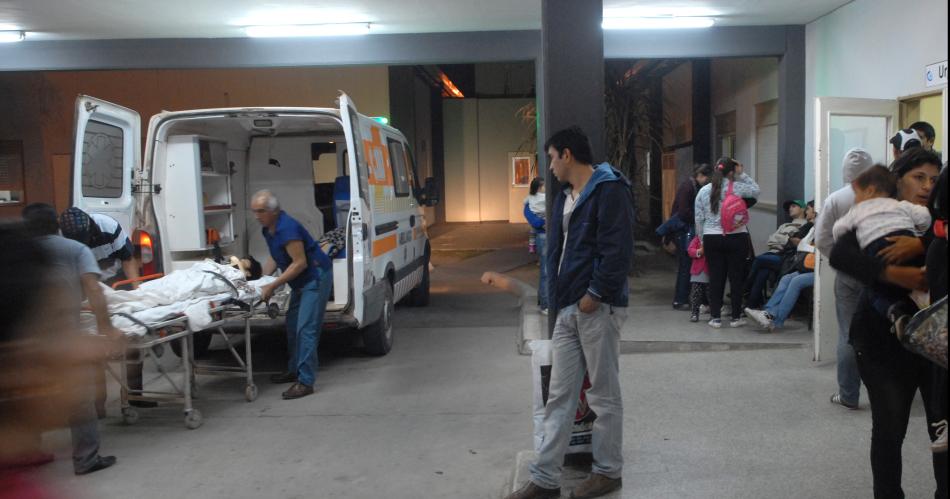 Dos niños a bordo de un ciclomotor chocaron con una camioneta y terminaron en el CePSI