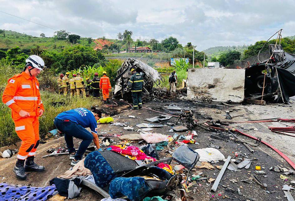 Tragedia en Brasil: triple choque en Minas Gerais deja al menos 38 muertos