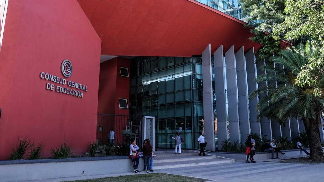 Oficializan el ofrecimiento de horas y cargos para docentes: desde qué hora y en qué establecimientos postular