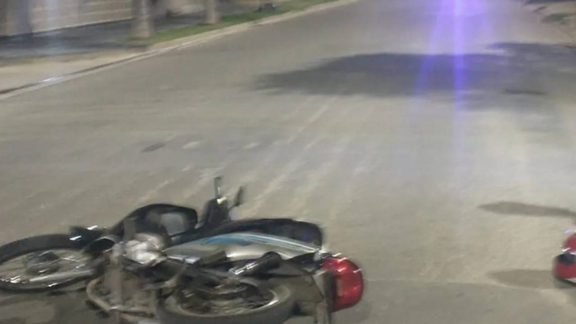 Ruta 9: dos jóvenes sufrieron lesiones graves tras chocar a un burro